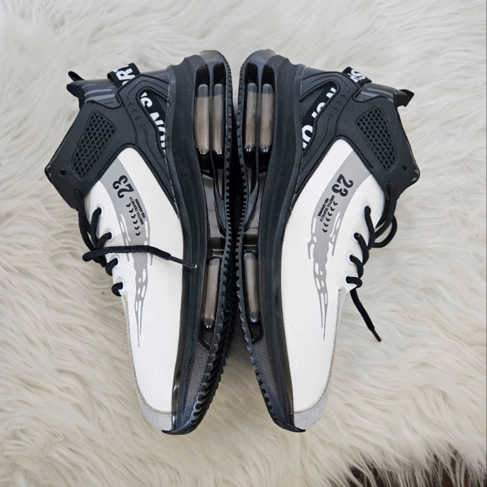 Brand New Black and White Running Shoe Sneakers Sz 8